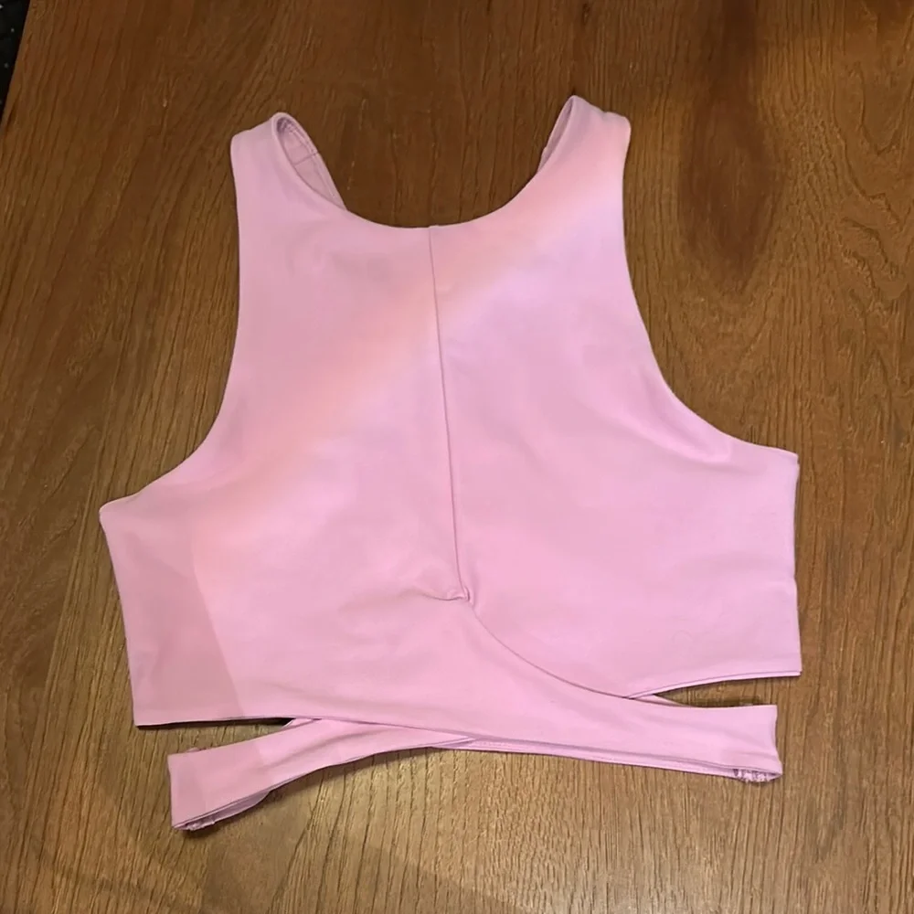 90 Degree By Reflex Pink Crop Tank Top with Cut Out - Picture 1 of 3